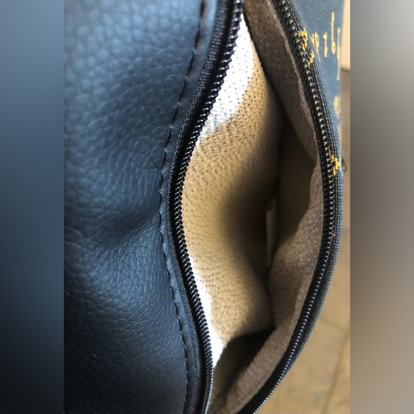 Vegan cross-body bag - Picture 3 of 3